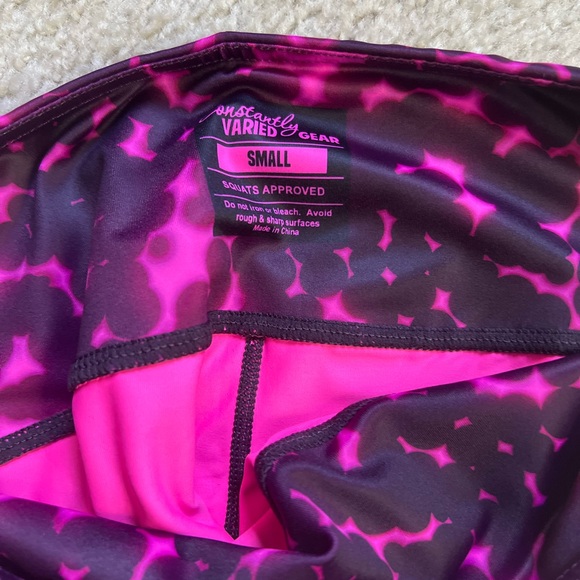 CVG Vibrant Pink and Black Capri Leggings-supernova - Picture 2 of 3